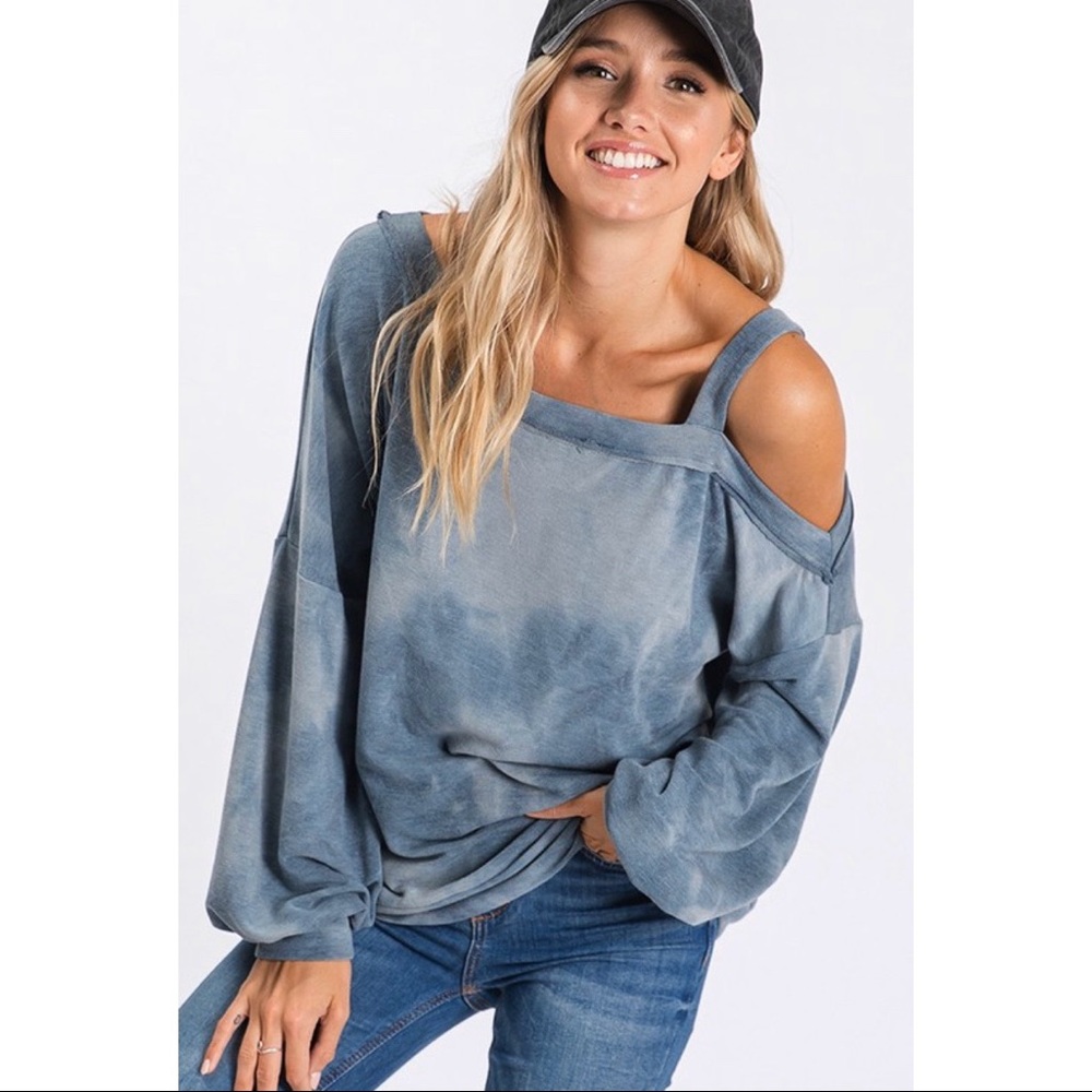 LAST 2! Cold Shoulder Top! - Picture 3 of 5